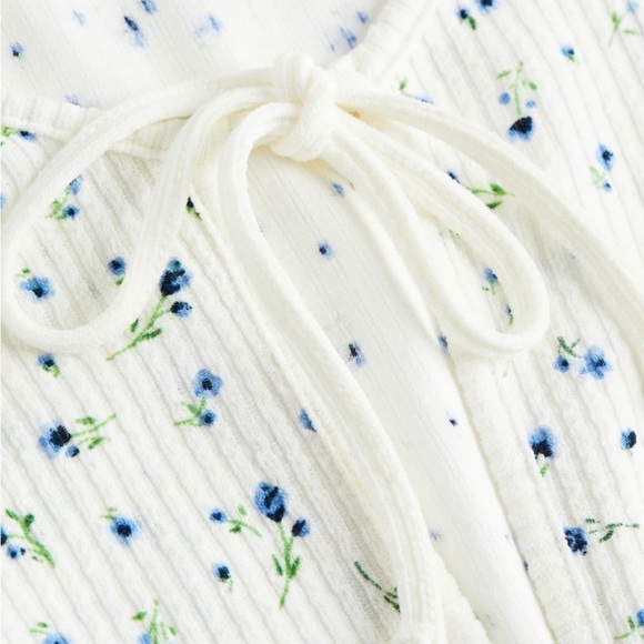 H&M Tie-Front Floral Cardigan - Picture 2 of 8